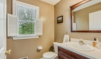221 Sussex Ave, Andover, NJ 07860