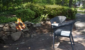 3 Deerfield Dr, Clinton, CT 06413