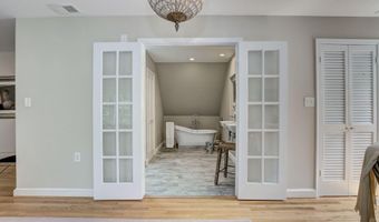 5204 WESTWOOD Dr, Bethesda, MD 20816