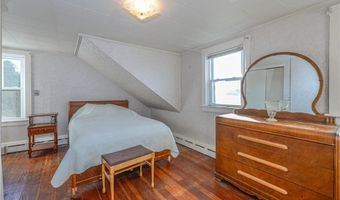 318 Mitchell's Ln, Middletown, RI 02871