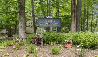 17646 S Ridgewood Dr, Arcadia, MI 49613