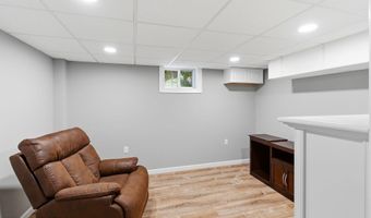 19 Harpoon St, Beachwood, NJ 08722