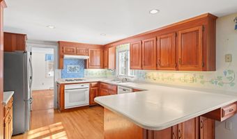 79 Bayberry Ln, Barnstable, MA 02630
