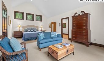 527 Red Tailed Hawk Rd, Banner Elk, NC 28604