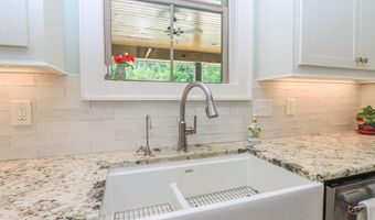 170 Fallen Oak Dr, Brandon, MS 39047