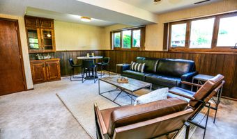 903 Willow Dr, Aberdeen, SD 57401