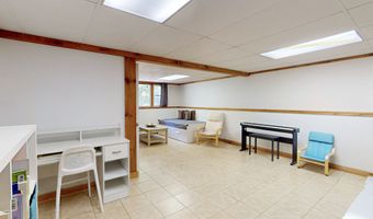 24 Hillside Cir, Brookfield, CT 06804