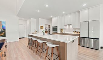2104 Golfview Dr, Auburn, IN 46706