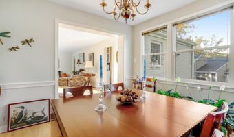 2700 N DINWIDDIE St N, Arlington, VA 22207