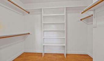 5517 MCKINLEY St, Bethesda, MD 20817