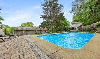 8 Brookview Ct, Bethel, CT 06801
