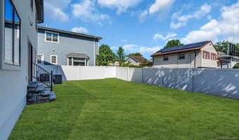55 Maiden Ln, Bergenfield, NJ 07621