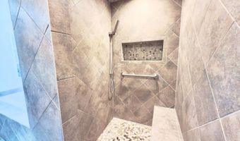 300 Round Up Ln, Bakersfield, MO 65609