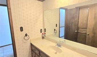 808 Cambridge Dr, Altus, OK 73521