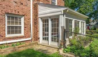 228 Kenwick Dr, Akron, OH 44313
