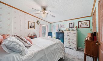 953 Savannah River Dr, Adrian, MI 49221