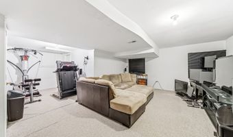 275 Farmhill Dr, Algonquin, IL 60102
