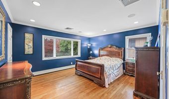 35 Hilldale Rd, Albertson, NY 11507