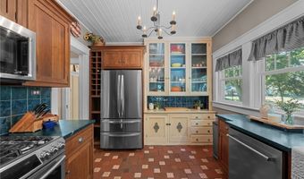 168 Castle Blvd, Akron, OH 44313