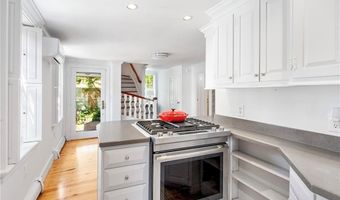 42 Second St, Newport, RI 02840