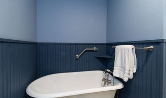 3 Clover Rd, Clinton, CT 06413