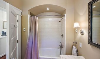 586 B St, Ashland, OR 97520