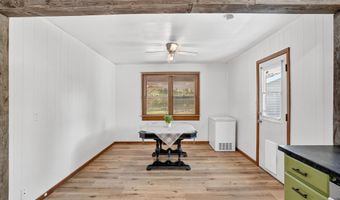 922 S Oak Ave, Aurora, MO 65605