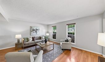 800 Eaglebrooke Dr, Ballwin, MO 63021