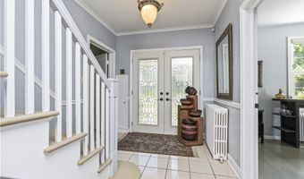 28 Tudor Rd, Albany, NY 12203