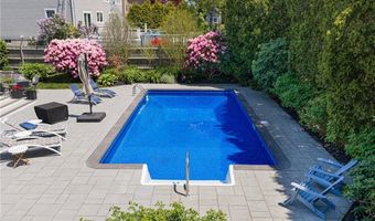 5 Maloney Ln, Middletown, RI 02842