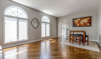 1801 N Dover Ct, Arlington Heights, IL 60004