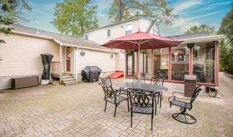 75 Lakeview Dr, Allentown, NJ 08501