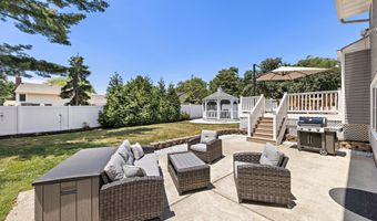 522 Mackey Ave, Belford, NJ 07718