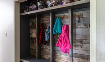 11 MEADOWBROOK Ct, Appleton, WI 54914