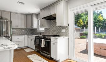 3 Grant Ave, Albertson, NY 11507