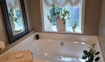 1000 Ivy Ln, Ashland, OR 97520