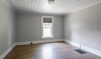 11 Kossuth St, Bangor, ME 04401