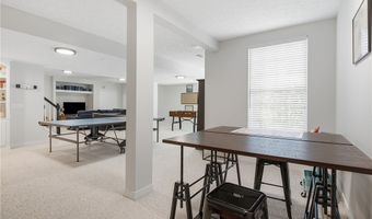 780 S Sussex Ct, Aurora, OH 44202