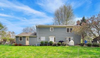 525 Skyline Dr, Algonquin, IL 60102