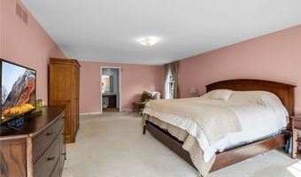 150 Brandywine Dr, Amherst, NY 14221