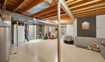 1112 Oak Borough Dr, Ballwin, MO 63021