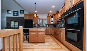 4 Debbie Dr, Altamont, NY 12009