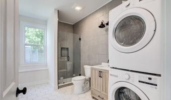 556 E Main Rd, Middletown, RI 02842