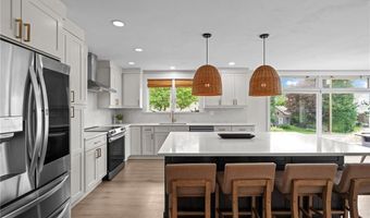 96 Roger Williams Dr, North Kingstown, RI 02852