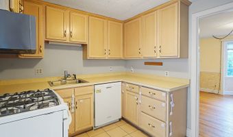 35 Lakewood Cir N, Manchester, CT 06040