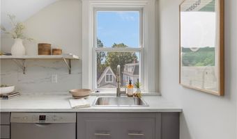 27 Dean Ave 3, Newport, RI 02840