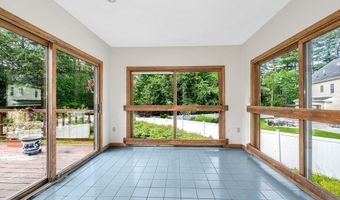 8 Horseshoe Dr, Acton, MA 01720