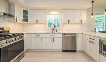 33 Huntsville Rd, Andover, NJ 07860