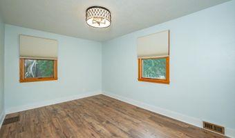 822 7th St, Ames, IA 50010