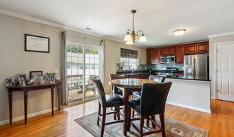 27 Riverview Ct 27, Brookfield, CT 06804
